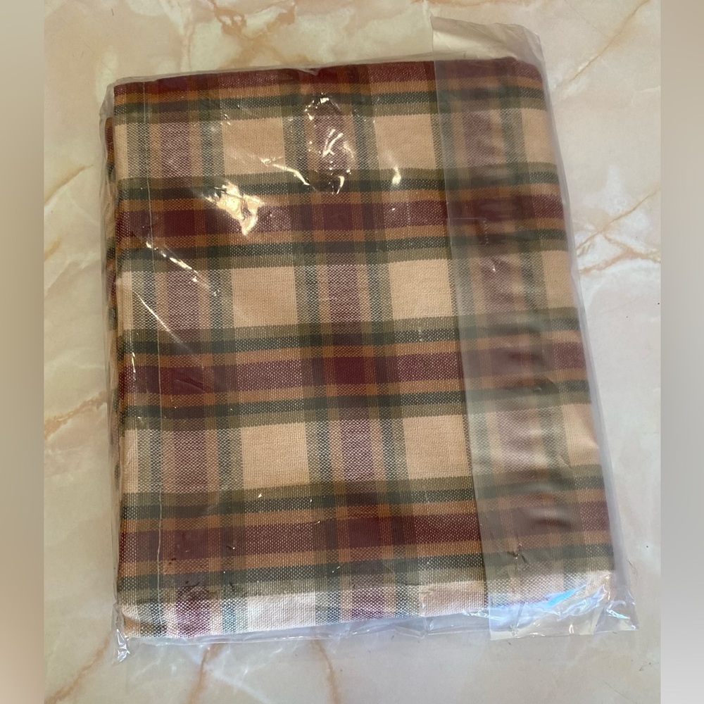 Valance - Picture 2 of 2